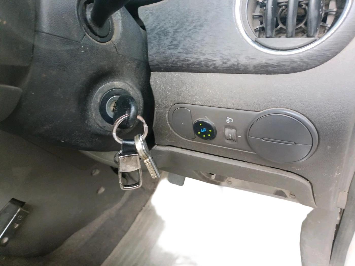 2013 Hyundai i10 MAGNA 1.1, CNG, Manual, 59,377 km, interior