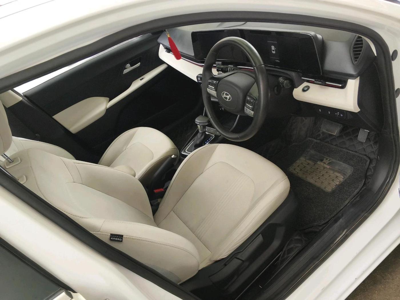 2023 Hyundai Verna  SX 1.5 MPI IVT, Petrol, Automatic, 11,477 km, interior