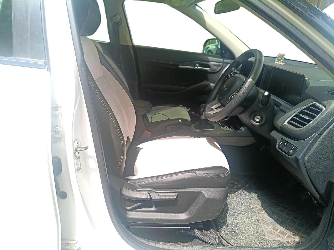 2023 KIA SELTOS  HTE 1.5 PETROL MT, Petrol, Manual, 16,363 km, interior