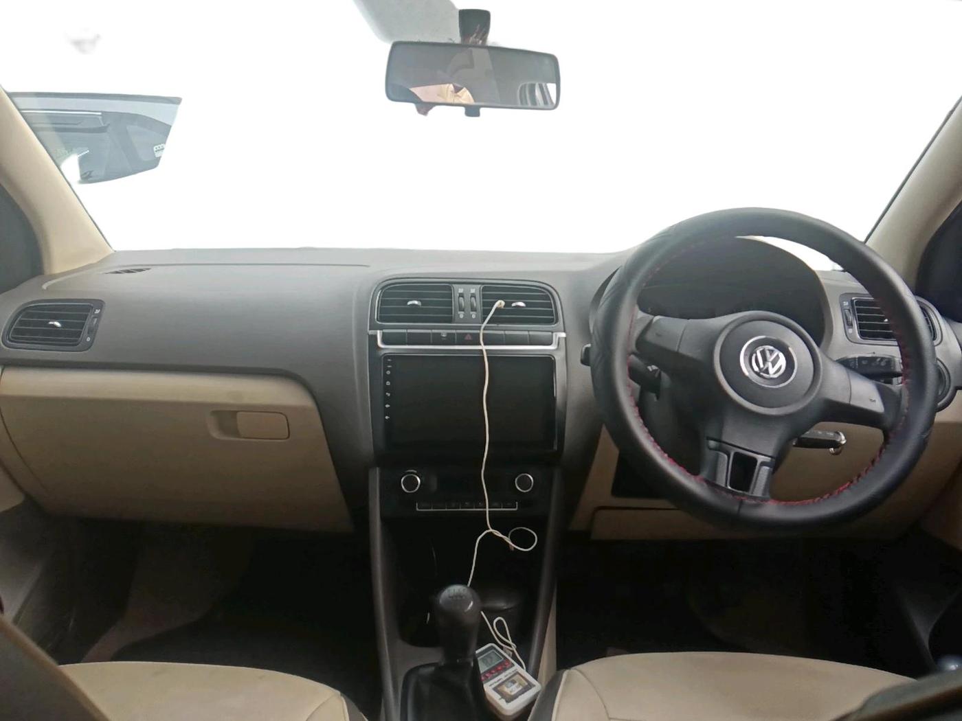 2013 Volkswagen Vento COMFORTLINE 1.6, Petrol, Manual, 89,638 km, interior