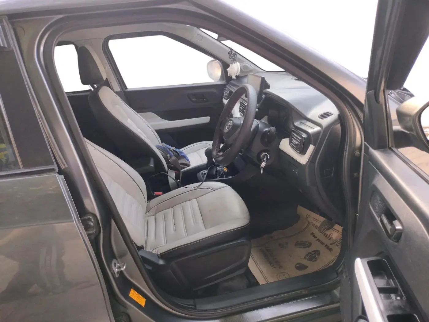 2023 Tata PUNCH PURE MT, Petrol, Manual, 12,957 km, interior