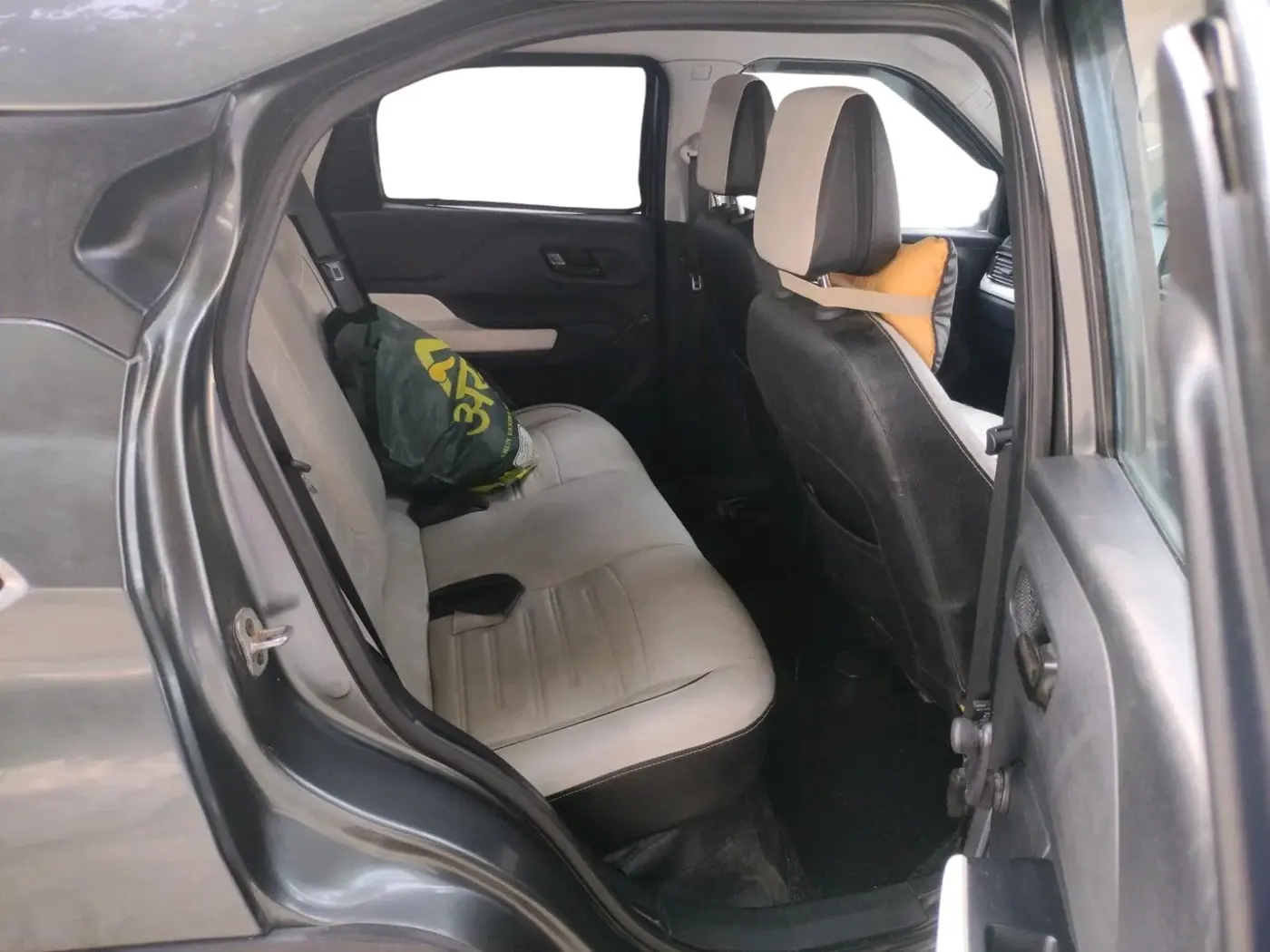 2023 Tata PUNCH PURE MT, Petrol, Manual, 12,957 km, interior