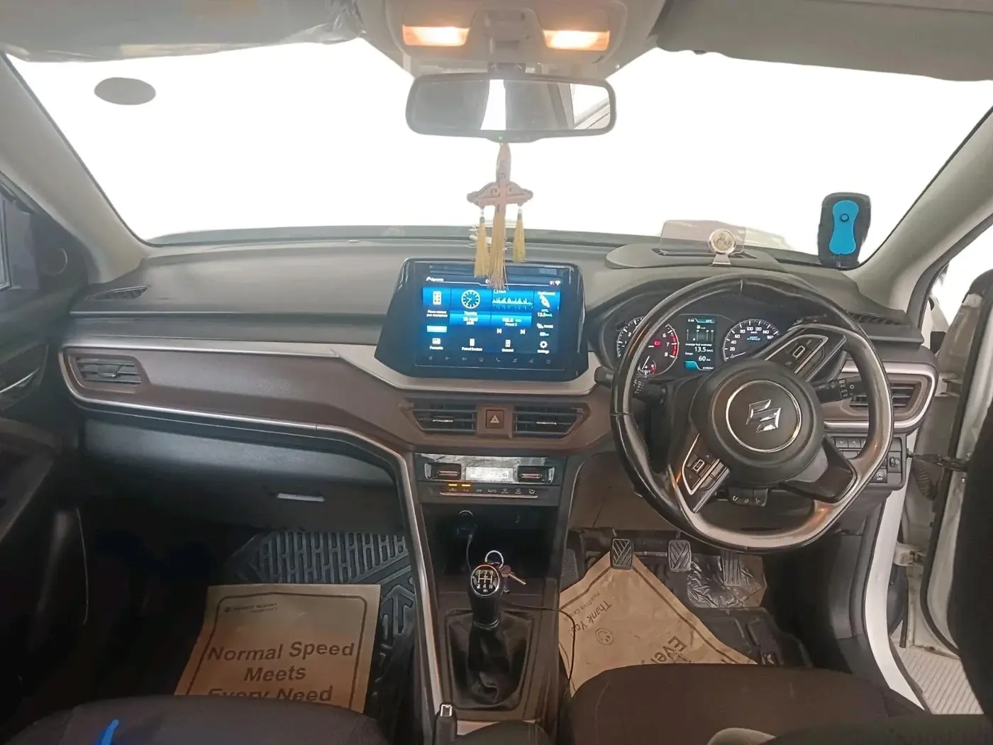 2022 Maruti BREZZA ZXI + SMART HYBRID, Petrol, Manual, 61,062 km, interior