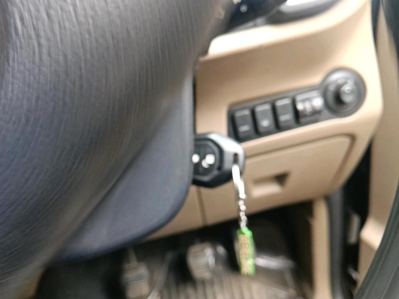 2017 Mahindra TUV300 T8, Diesel, Manual, 1,18,109 km, interior