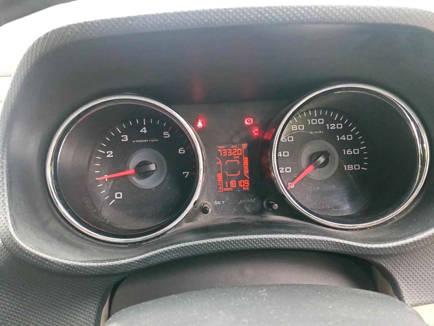 2017 Mahindra TUV300 T8, Diesel, Manual, 1,18,109 km, interior