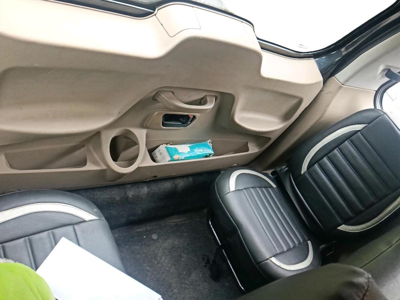 2017 Mahindra TUV300 T8, Diesel, Manual, 1,18,109 km, interior