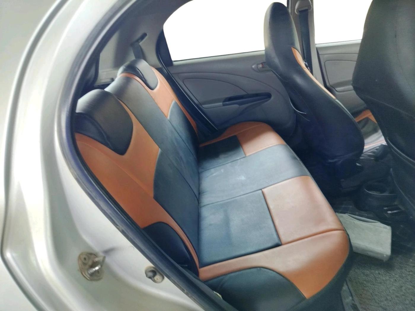 2011 Toyota Etios Liva G, Petrol, Manual, 1,77,992 km, interior