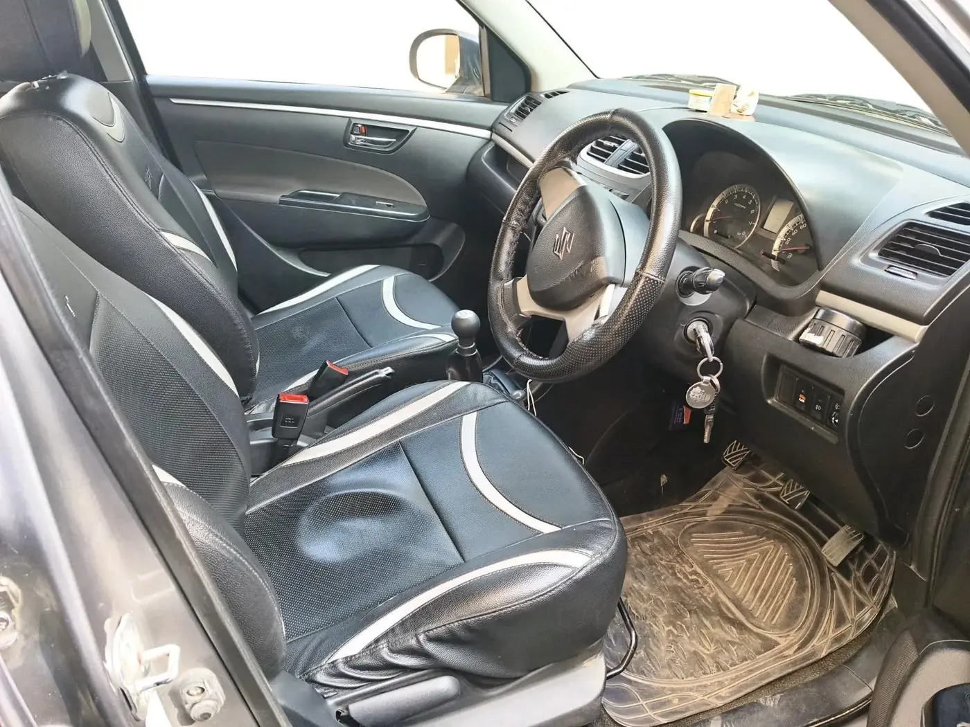 2015 Maruti Swift VXI, Petrol, Manual, 83,638 km, interior