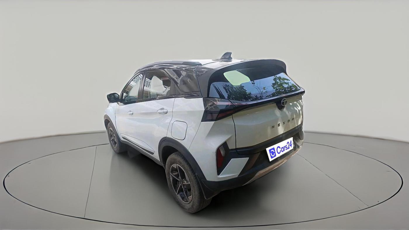 2023 Tata NEXON FEARLESS + SUNROOF DCA DUAL TONE 1.2 PETROL, Petrol, Automatic, 52,985 km, exterior