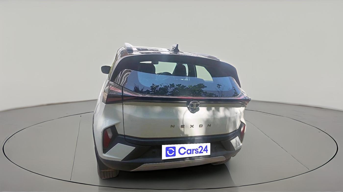 2023 Tata NEXON FEARLESS + SUNROOF DCA DUAL TONE 1.2 PETROL, Petrol, Automatic, 52,985 km, exterior
