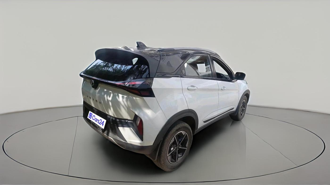 2023 Tata NEXON FEARLESS + SUNROOF DCA DUAL TONE 1.2 PETROL, Petrol, Automatic, 52,985 km, exterior