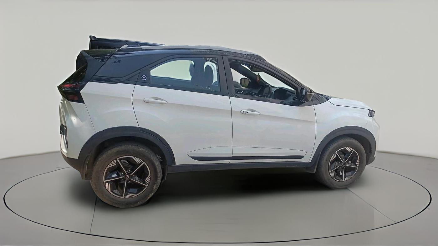 2023 Tata NEXON FEARLESS + SUNROOF DCA DUAL TONE 1.2 PETROL, Petrol, Automatic, 52,985 km, exterior