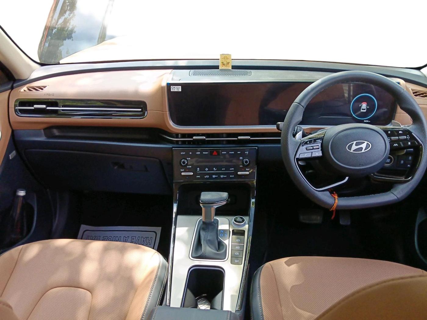 2024 Hyundai ALCAZAR Platinum 6 STR 1.5 Turbo GDi Petrol DCT, Petrol, Automatic, 5,434 km, interior