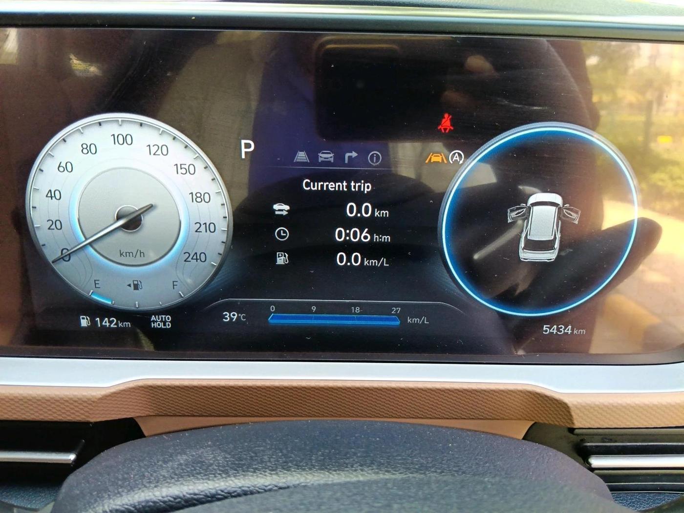 2024 Hyundai ALCAZAR Platinum 6 STR 1.5 Turbo GDi Petrol DCT, Petrol, Automatic, 5,434 km, interior
