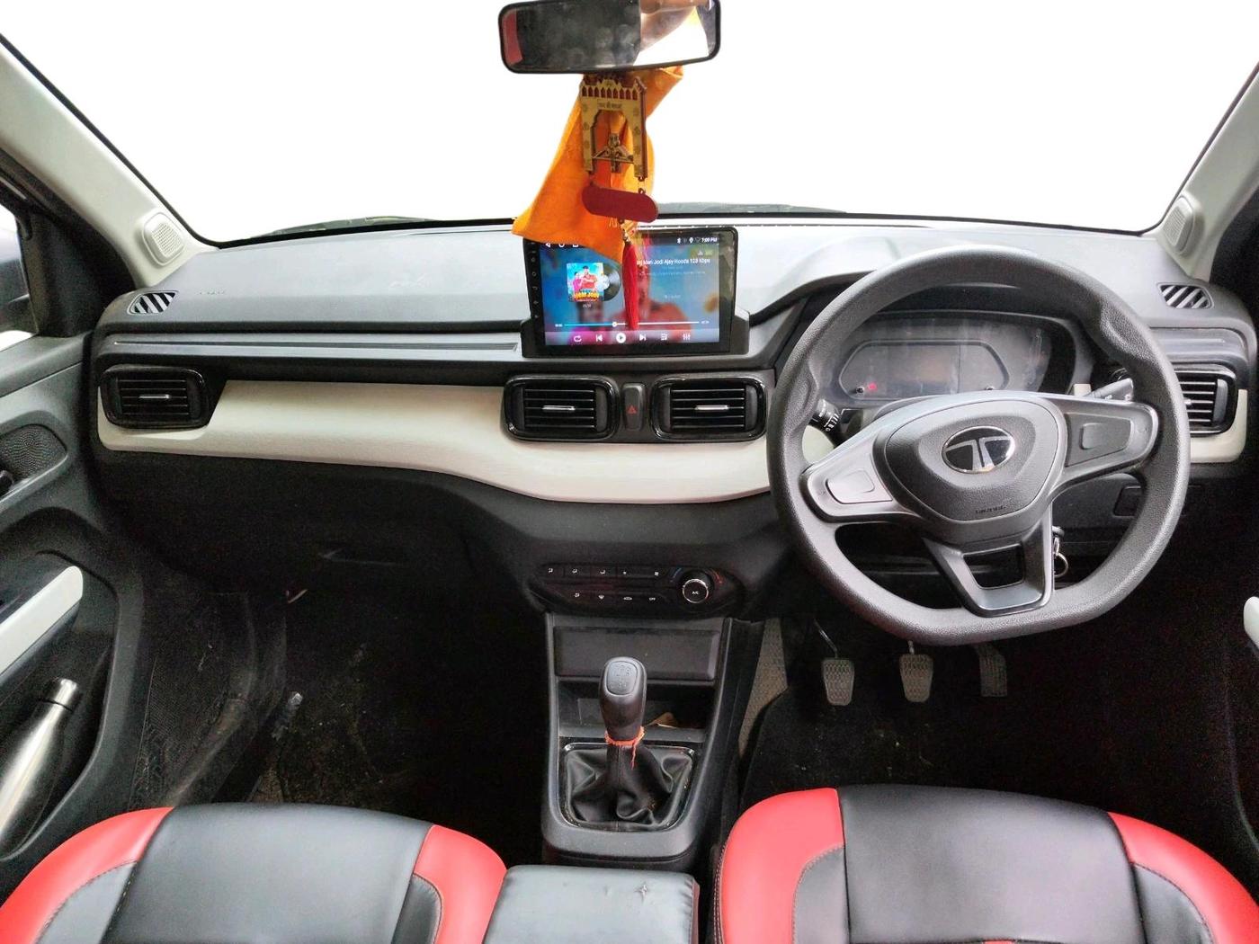 2025 Tata PUNCH PURE MT CNG, CNG, Manual, 28,840 km, interior