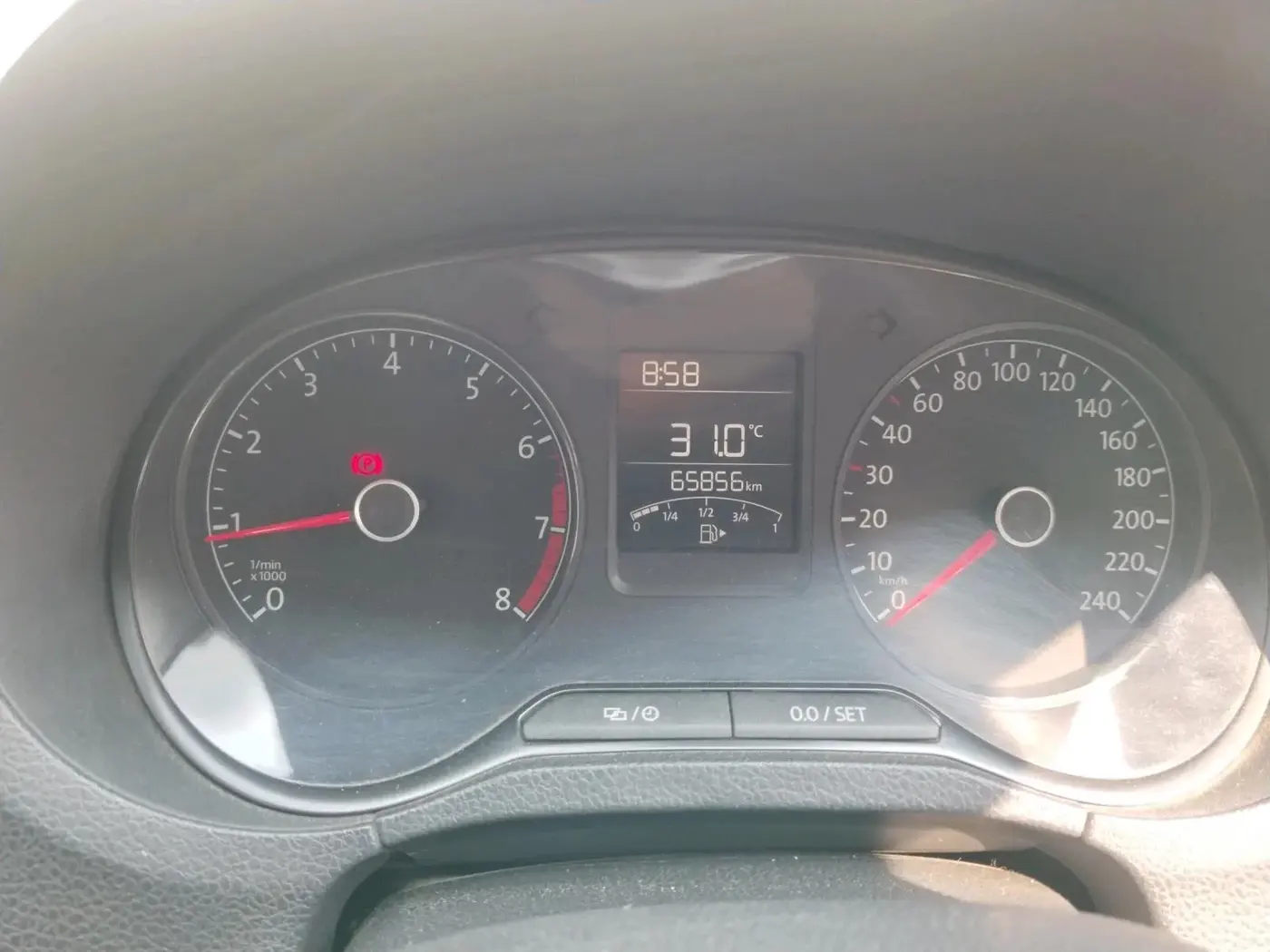 2018 Volkswagen Ameo TRENDLINE 1.0L, Petrol, Manual, 65,856 km, interior