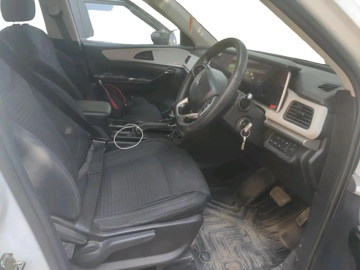 2022 Mahindra XUV700 AX 5 D AT 5 STR, Diesel, Automatic, 60,579 km, interior