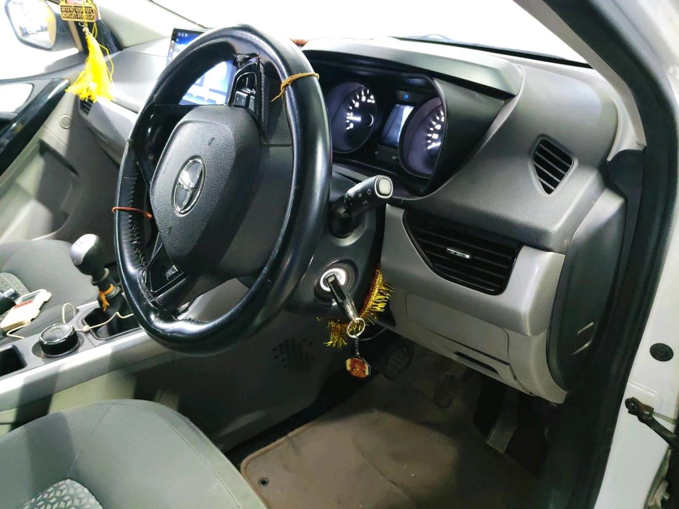 2018 Tata NEXON XM PETROL, Petrol, Manual, 32,723 km, interior