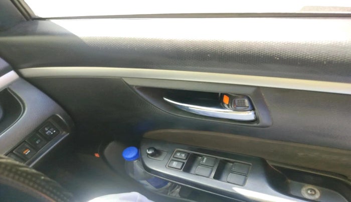 2013 Maruti Swift VXI, Petrol, Manual, 1,10,634 km, interior