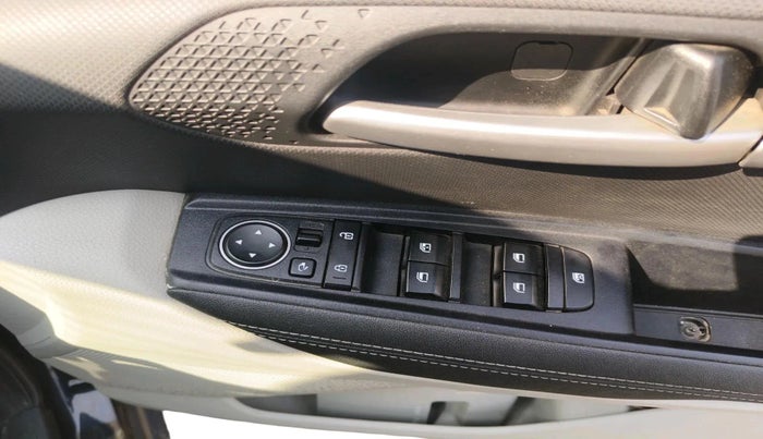 2022 KIA SONET HTX 1.0 IMT, Petrol, Manual, 68,278 km, interior