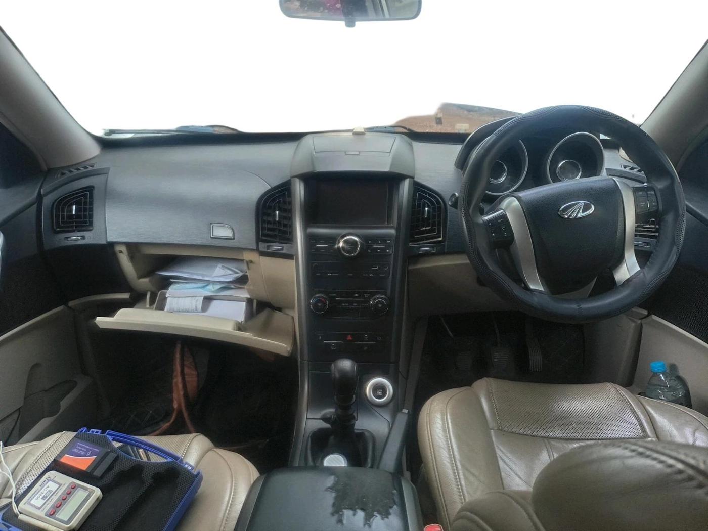 2017 Mahindra XUV500 W4, Diesel, Manual, 1,79,115 km, interior