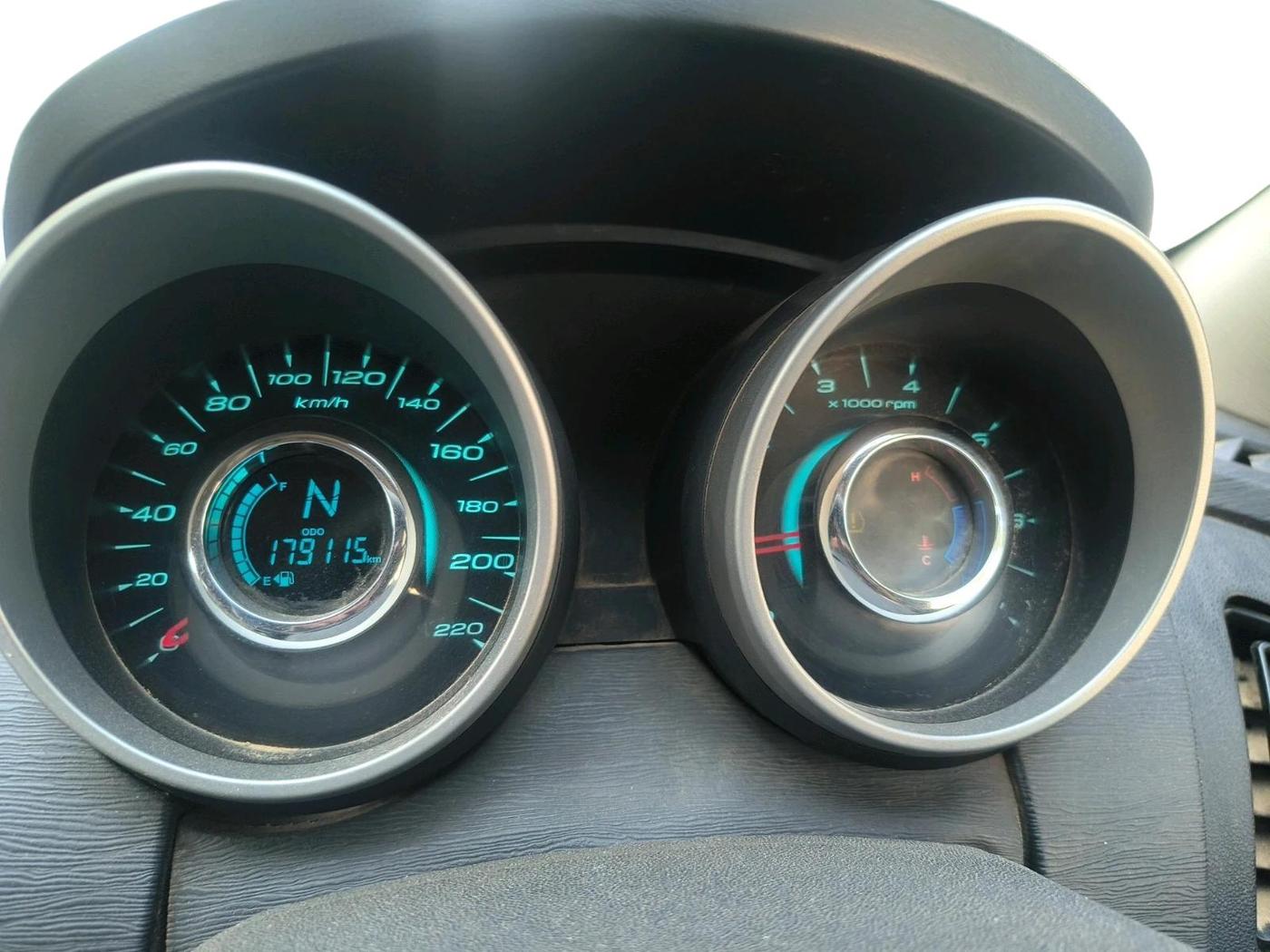 2017 Mahindra XUV500 W4, Diesel, Manual, 1,79,115 km, interior