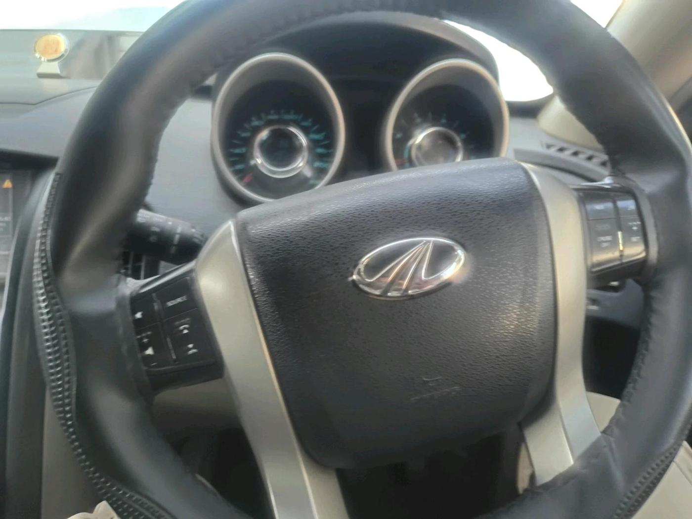2017 Mahindra XUV500 W4, Diesel, Manual, 1,79,115 km, interior