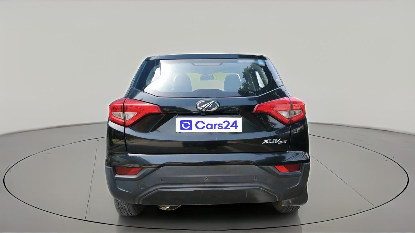 2021 Mahindra XUV300 W4 1.2 PETROL, Petrol, Manual, 45,196 km, exterior
