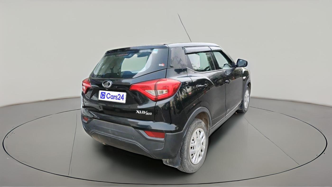 2021 Mahindra XUV300 W4 1.2 PETROL, Petrol, Manual, 45,196 km, exterior