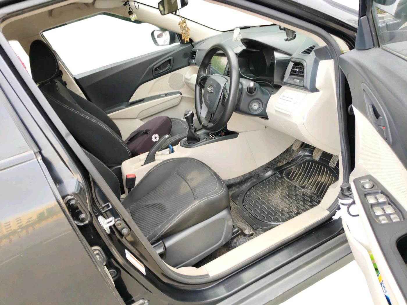 2021 Mahindra XUV300 W4 1.2 PETROL, Petrol, Manual, 45,196 km, interior