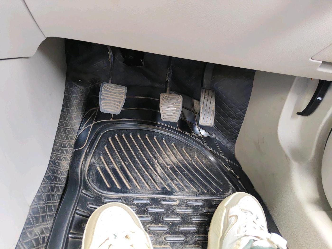 2021 Mahindra XUV300 W4 1.2 PETROL, Petrol, Manual, 45,196 km, interior