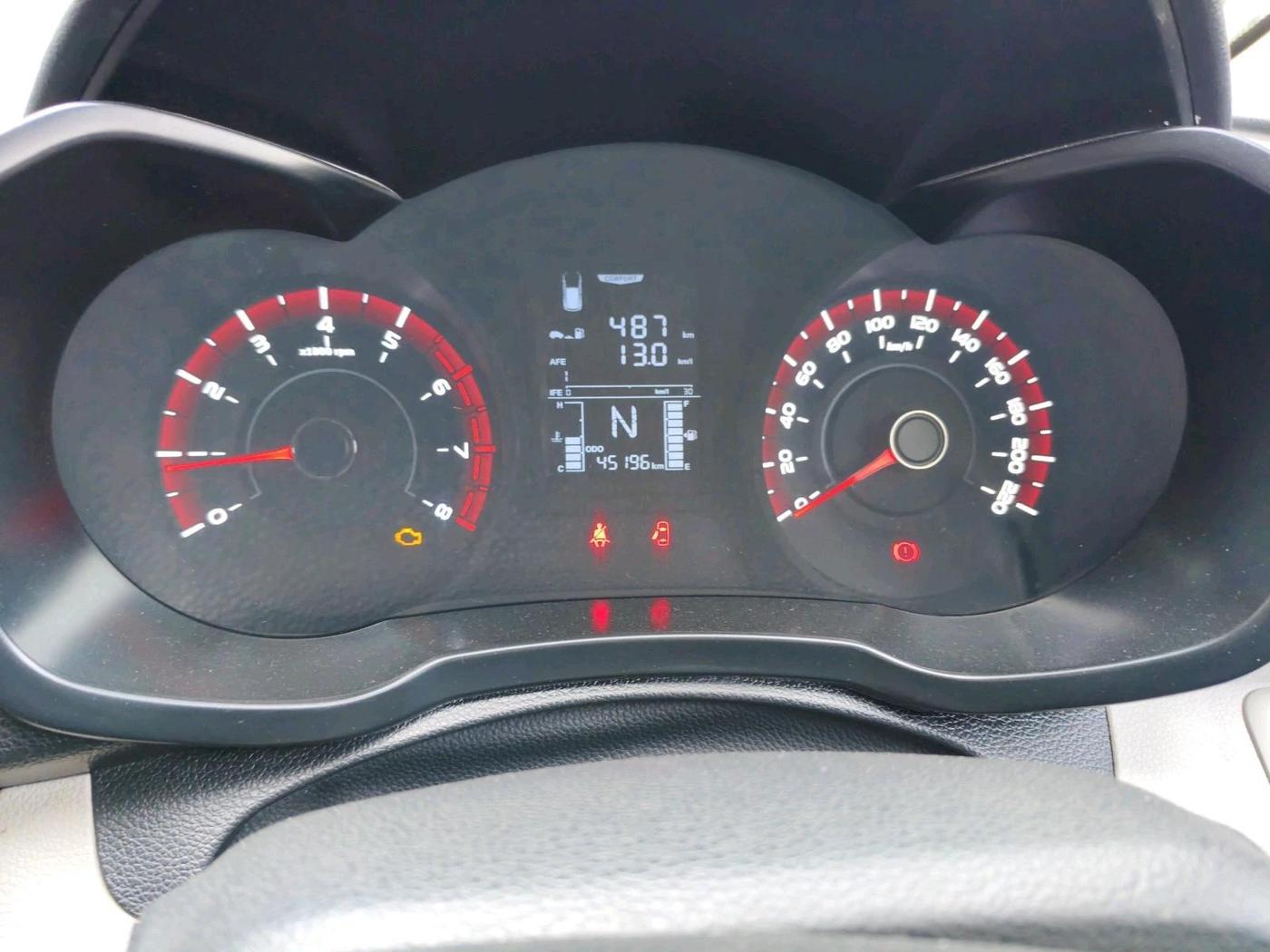 2021 Mahindra XUV300 W4 1.2 PETROL, Petrol, Manual, 45,196 km, interior