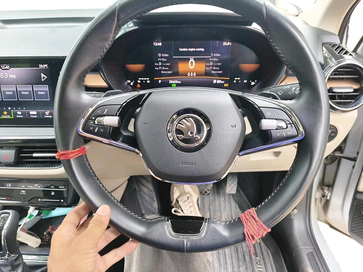 2023 Skoda SLAVIA Style 1.5 TSI DSG Dual Tone, Petrol, Automatic, 25,637 km, interior