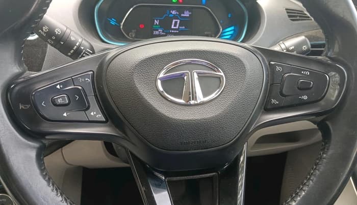 2022 Tata TIAGO EV XZ PLUS TECH LUX LONG RANGE, Electric, Automatic, 33,915 km, interior