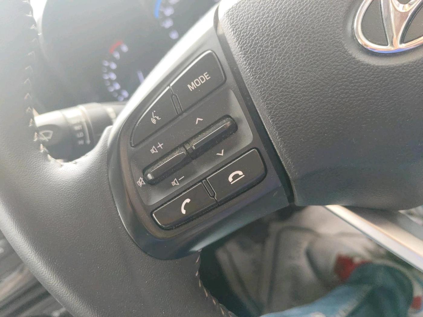 2022 Hyundai VENUE S+ 1.2, Petrol, Manual, 30,171 km, interior