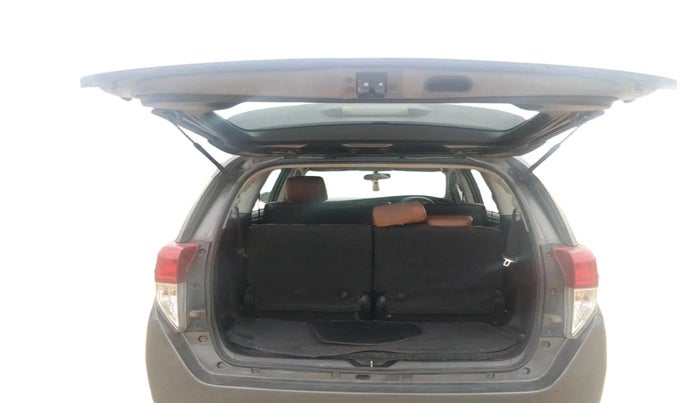 2022 Toyota Innova Crysta 2.7 GX 8 STR, Petrol, Manual, 53,013 km, exterior