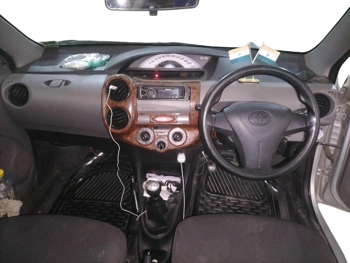 2011 Toyota Etios G, CNG, Manual, 1,77,777 km, interior