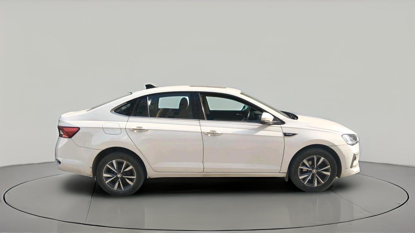 2022 Skoda SLAVIA STYLE 1.0L TSI MT, Petrol, Manual, 56,000 km, exterior