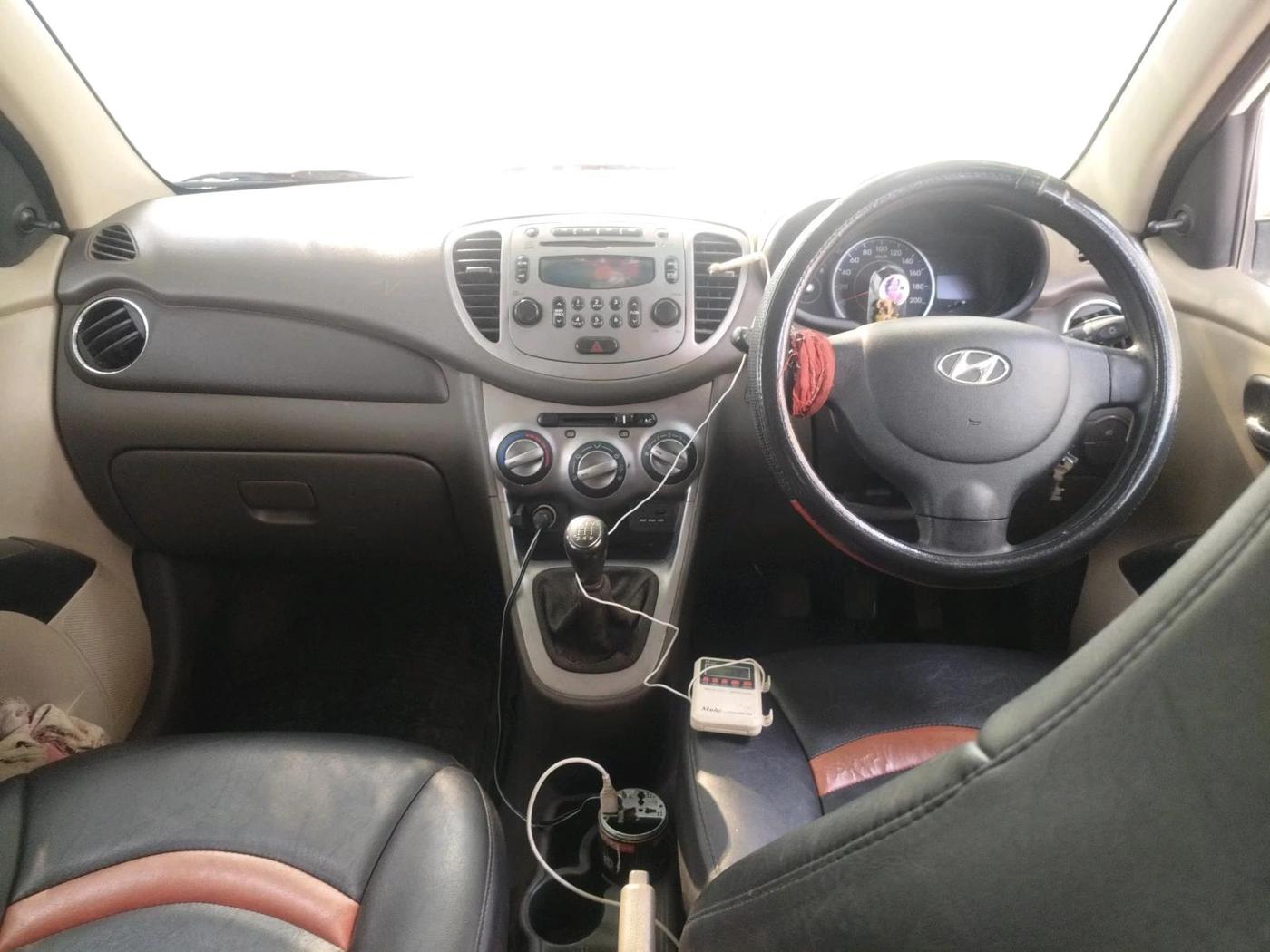 2015 Hyundai i10 SPORTZ 1.1, Petrol, Manual, 2,07,000 km, interior