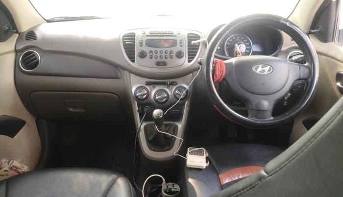 2015 Hyundai i10 SPORTZ 1.1, Petrol, Manual, 2,07,000 km, interior