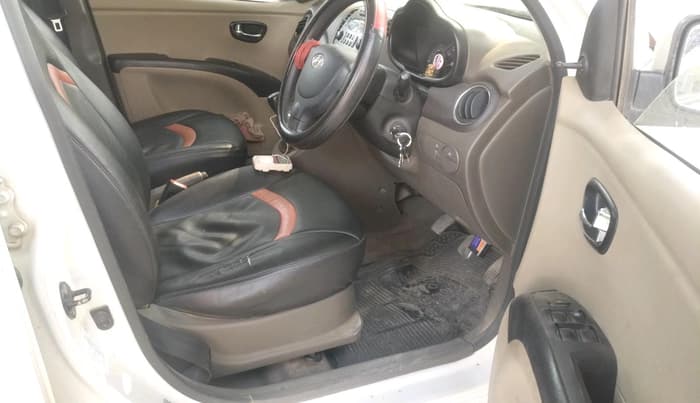 2015 Hyundai i10 SPORTZ 1.1, Petrol, Manual, 2,07,000 km, interior