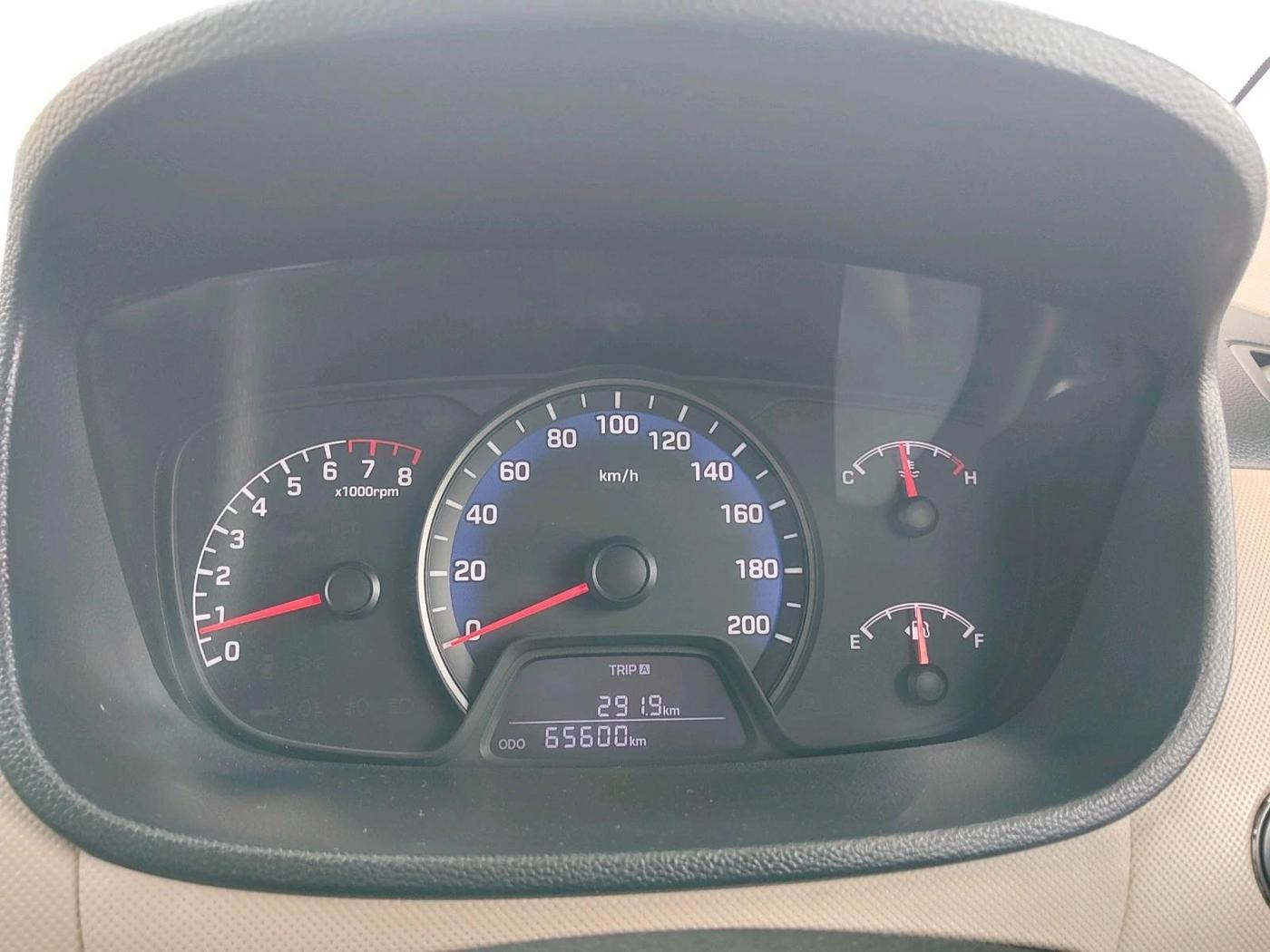 2018 Hyundai Xcent SX 1.2 (O), CNG, Manual, 65,600 km, interior