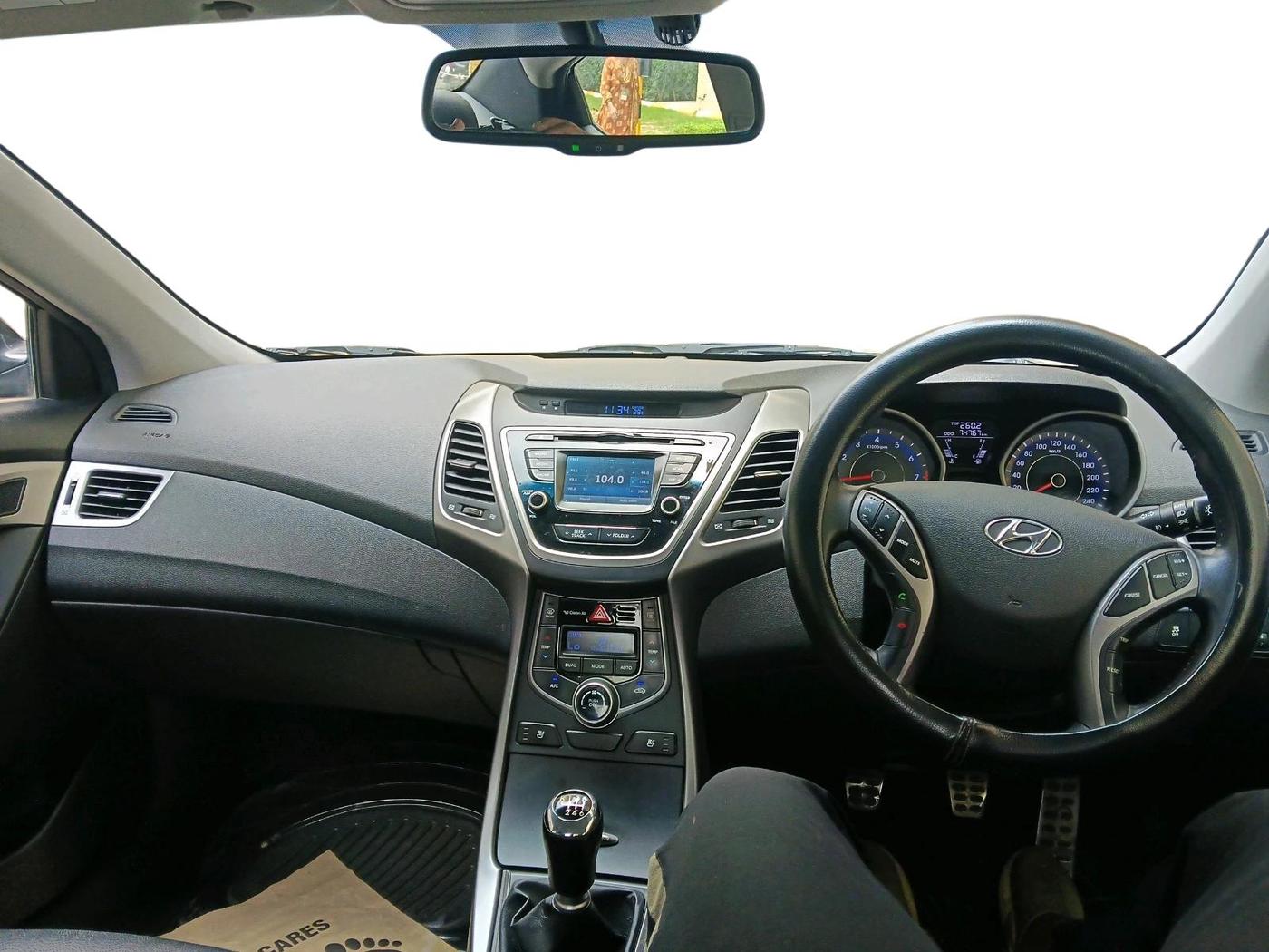 2015 Hyundai New Elantra 1.8 SX MT VTVT, Petrol, Manual, 74,767 km, interior