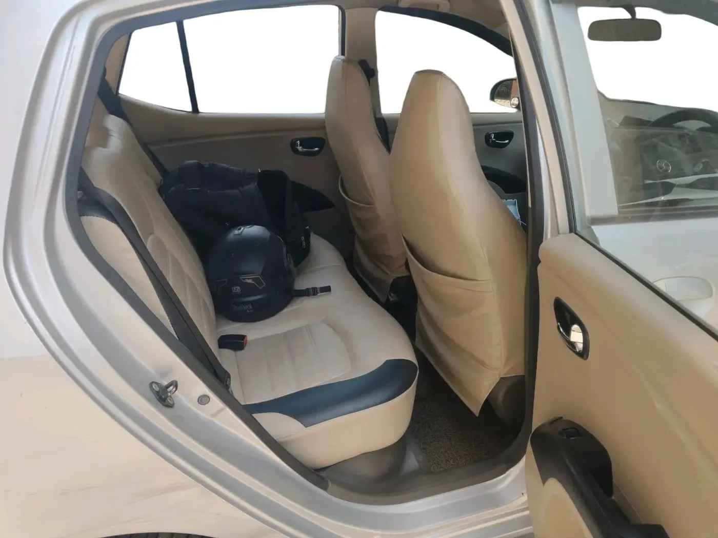 2012 Hyundai i10 MAGNA 1.2, CNG, Manual, 1,02,090 km, interior