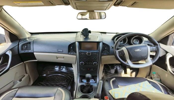 2016 Mahindra XUV500 W10 1.99, Diesel, Manual, 93,966 km, interior