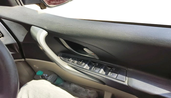 2016 Mahindra XUV500 W10 1.99, Diesel, Manual, 93,966 km, interior