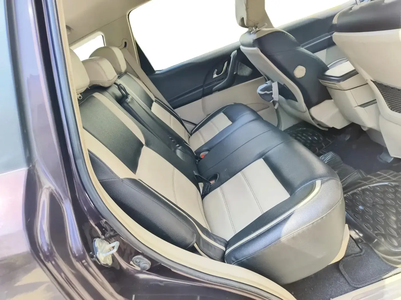 2016 Mahindra XUV500 W10 1.99, Diesel, Manual, 93,966 km, interior