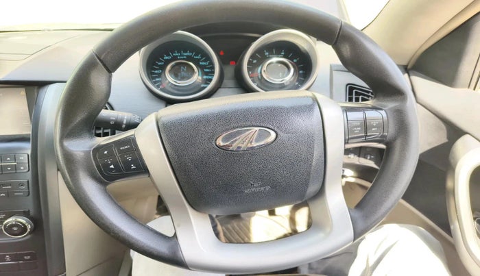 2016 Mahindra XUV500 W10 1.99, Diesel, Manual, 93,966 km, interior