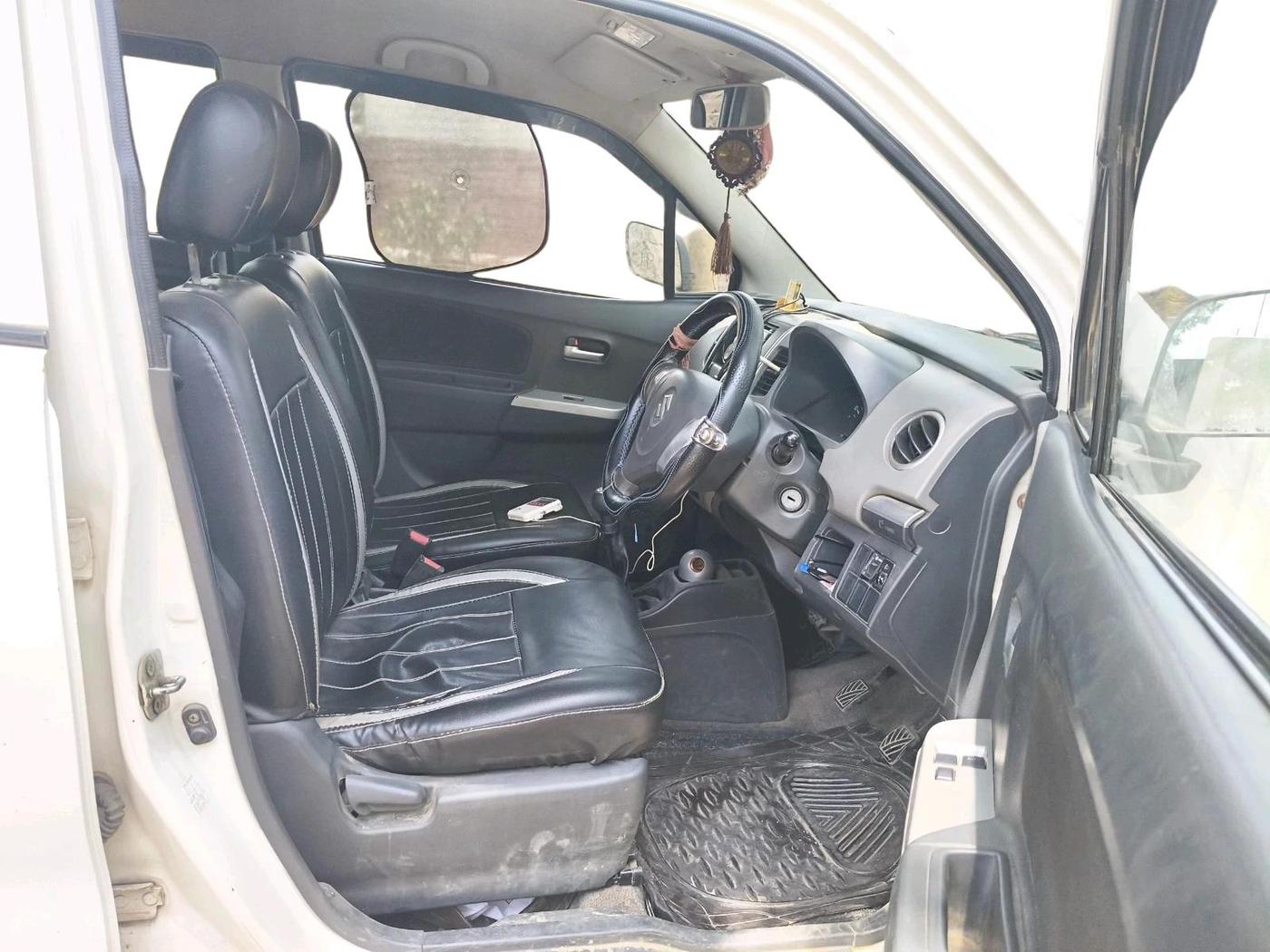 2011 Maruti Wagon R 1.0 LXI, CNG, Manual, 69,866 km, interior