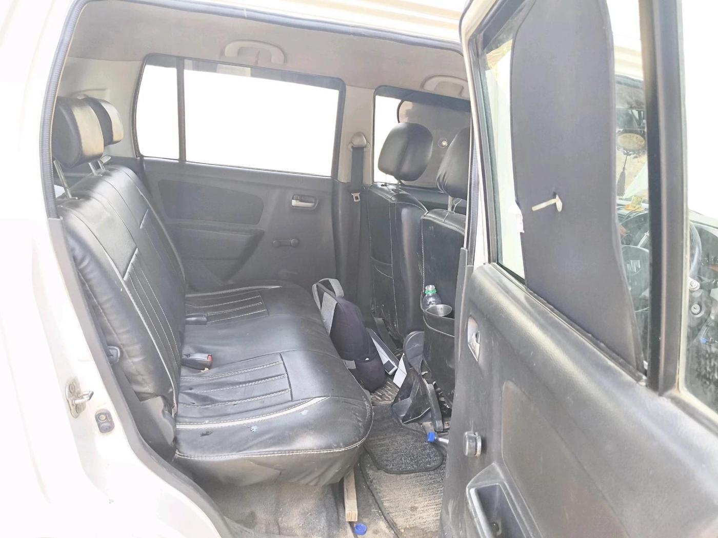 2011 Maruti Wagon R 1.0 LXI, CNG, Manual, 69,866 km, interior